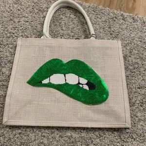 White tote green lips